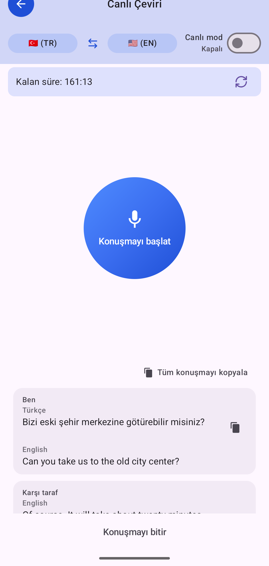 TripVox Canlı Çeviri ekranı: dil seçiciler, mikrofon ve konuşma dökümü.